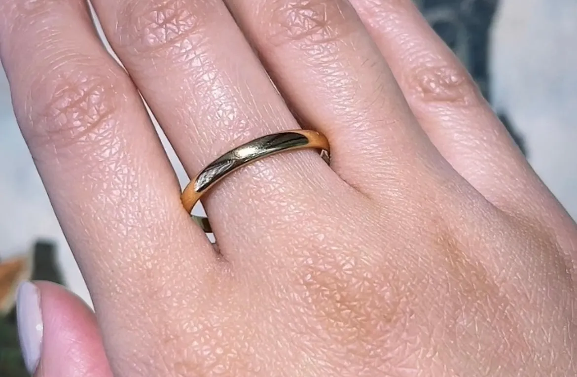 18 carat gold wedding band from 1920