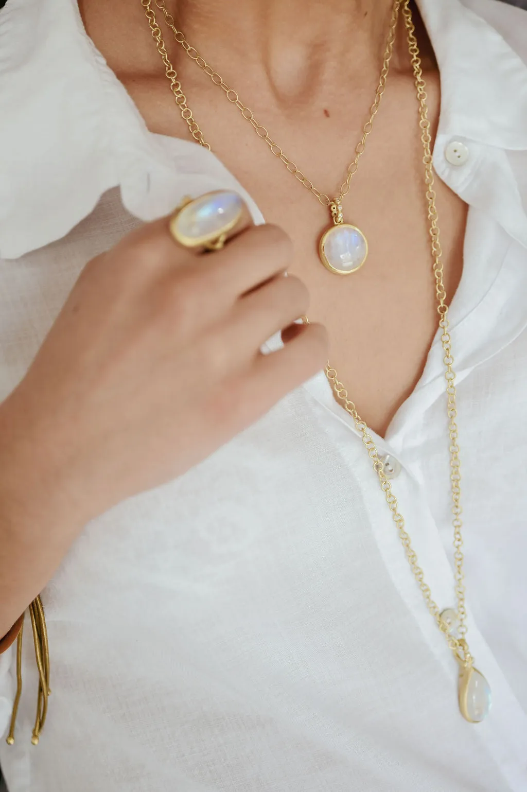 18 Karat Gold Oval Moonstone Diamond Ring