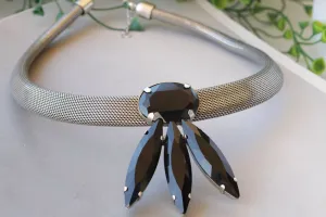BLACK BIB NECKLACE