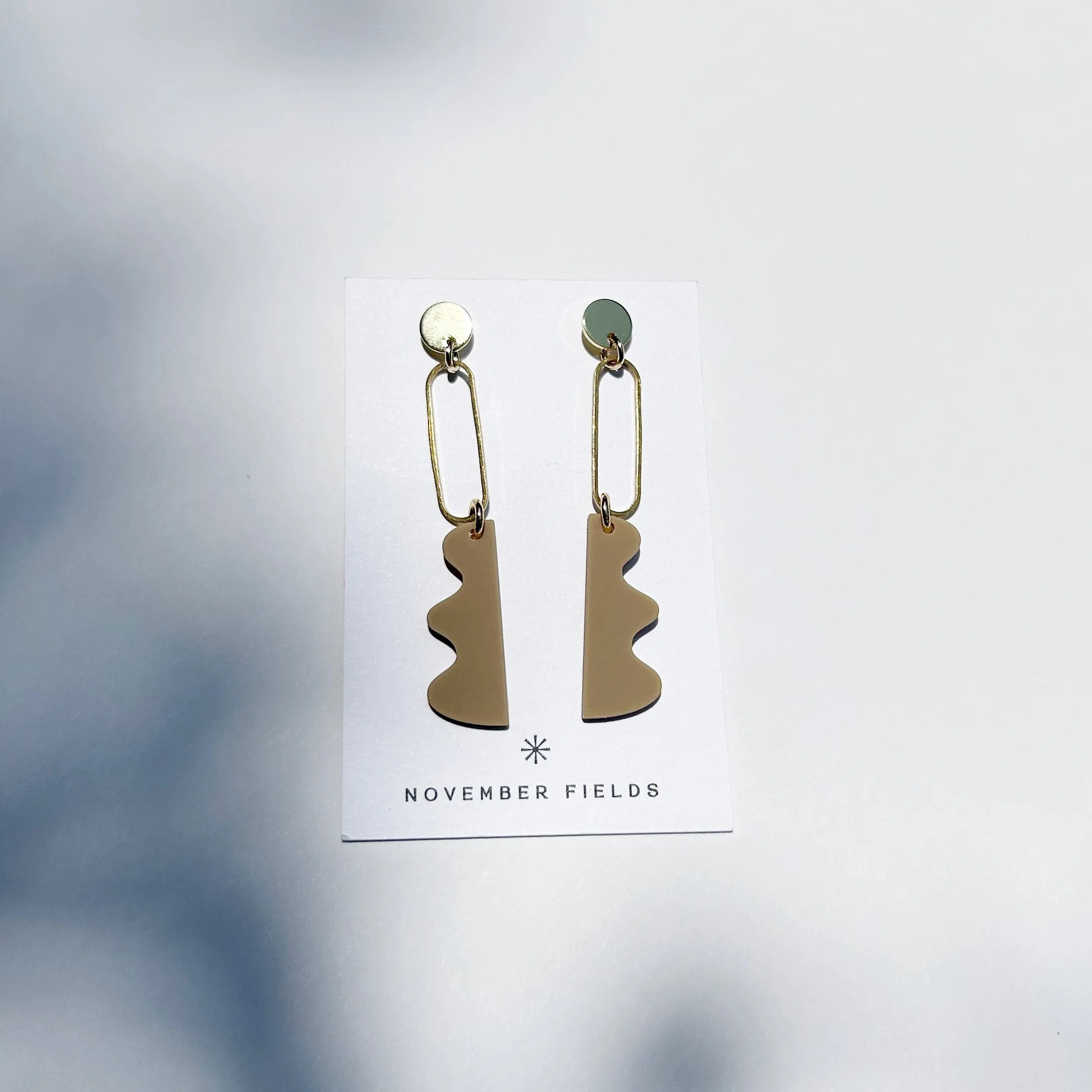 Gigi Raw Brass and Resin Wavy Earrings
