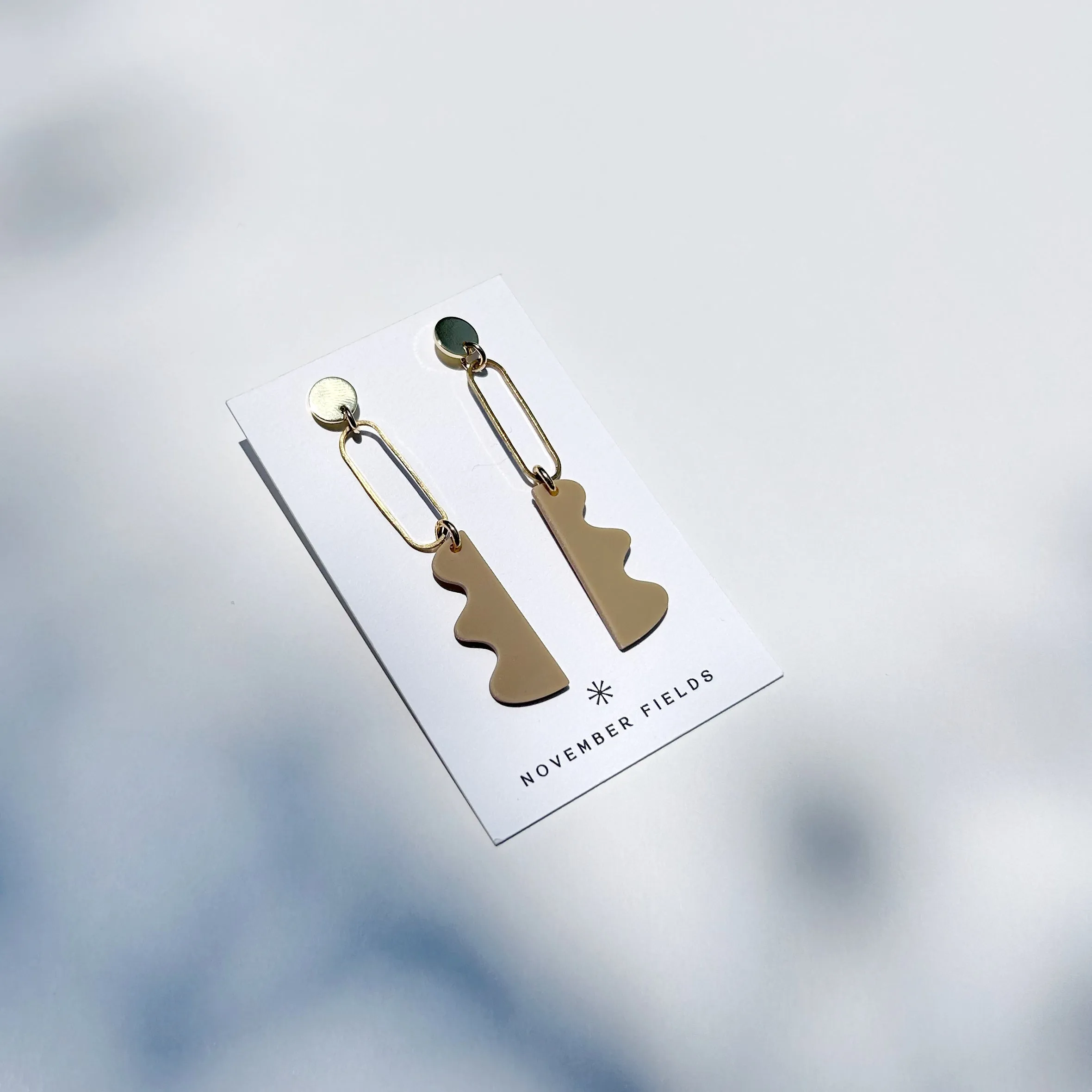 Gigi Raw Brass and Resin Wavy Earrings